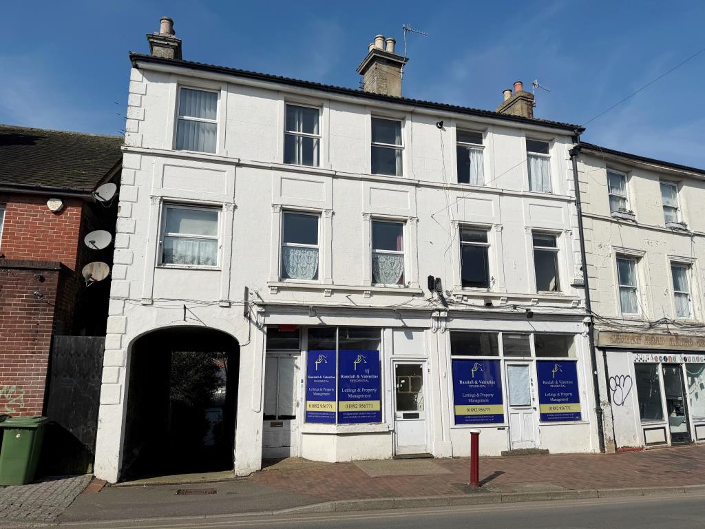 Lot: 136 - END-TERRACE PROPERTY WITH PLANNING FOR NINE FLATS AND TWO SHOPS - Three storey property with commercial on the ground floor